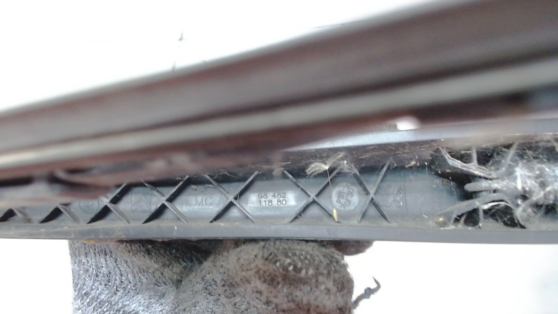 Поводок стеклоочистителя заднего