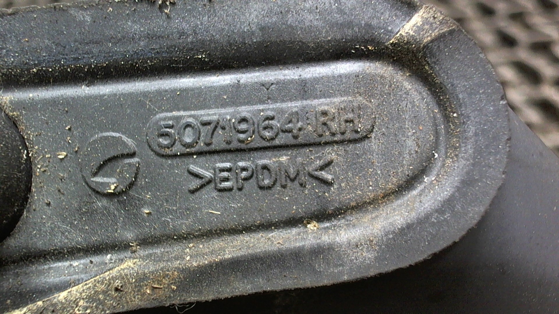 Рейлинг (релинг) правый (планка на крышу)