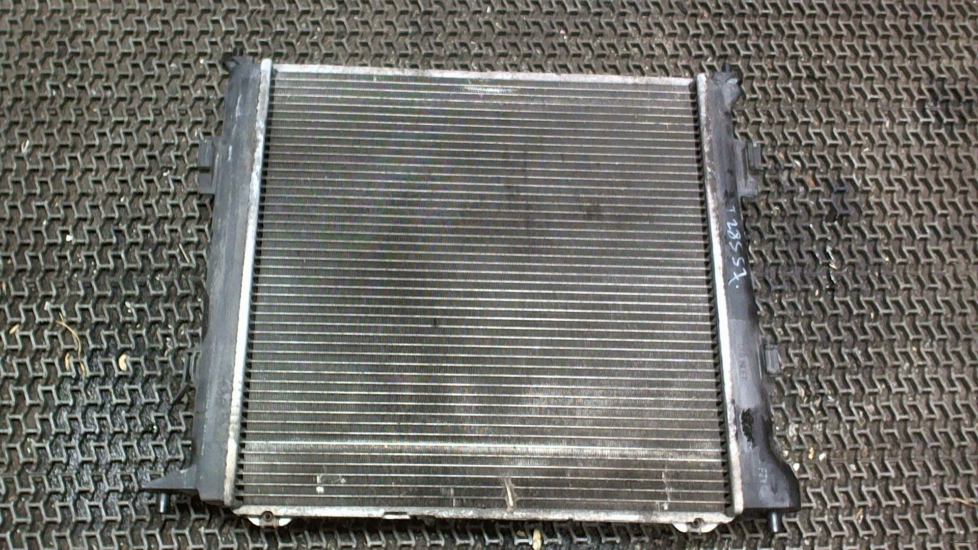 Радиатор охлаждения двигателя основной