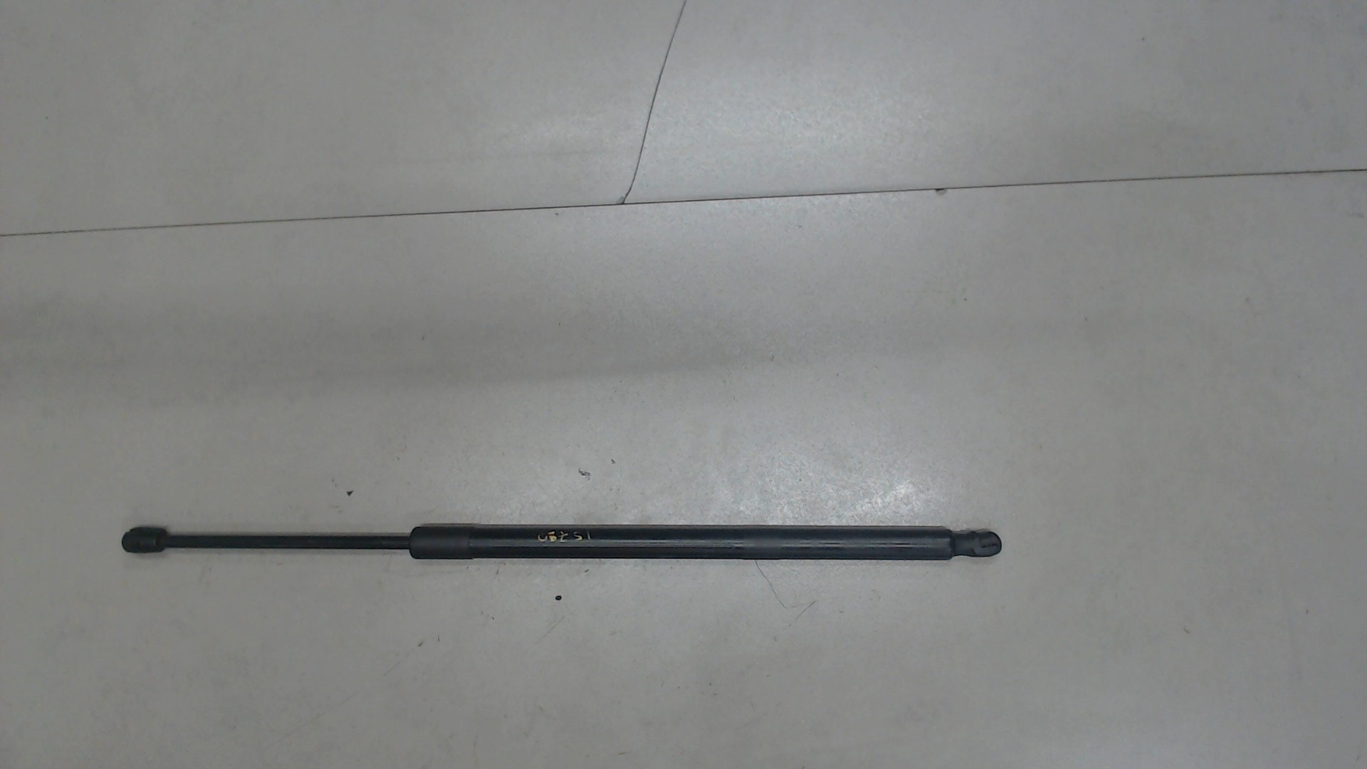 Амортизатор крышки багажника