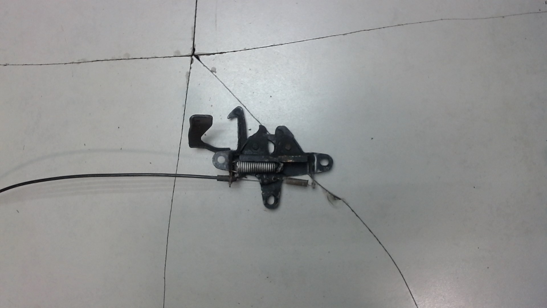 Замок капота