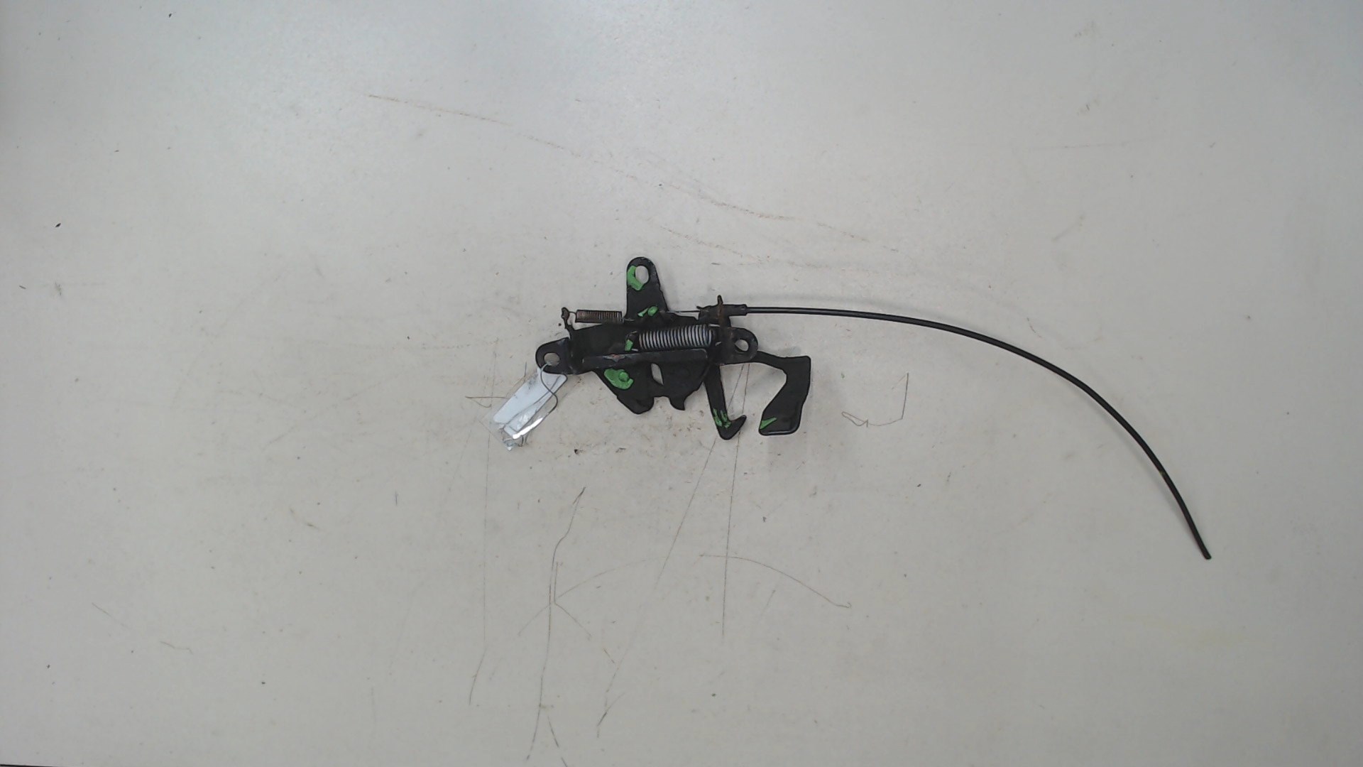 Замок капота