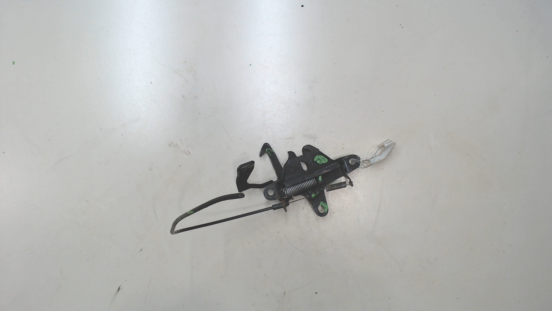 Замок капота