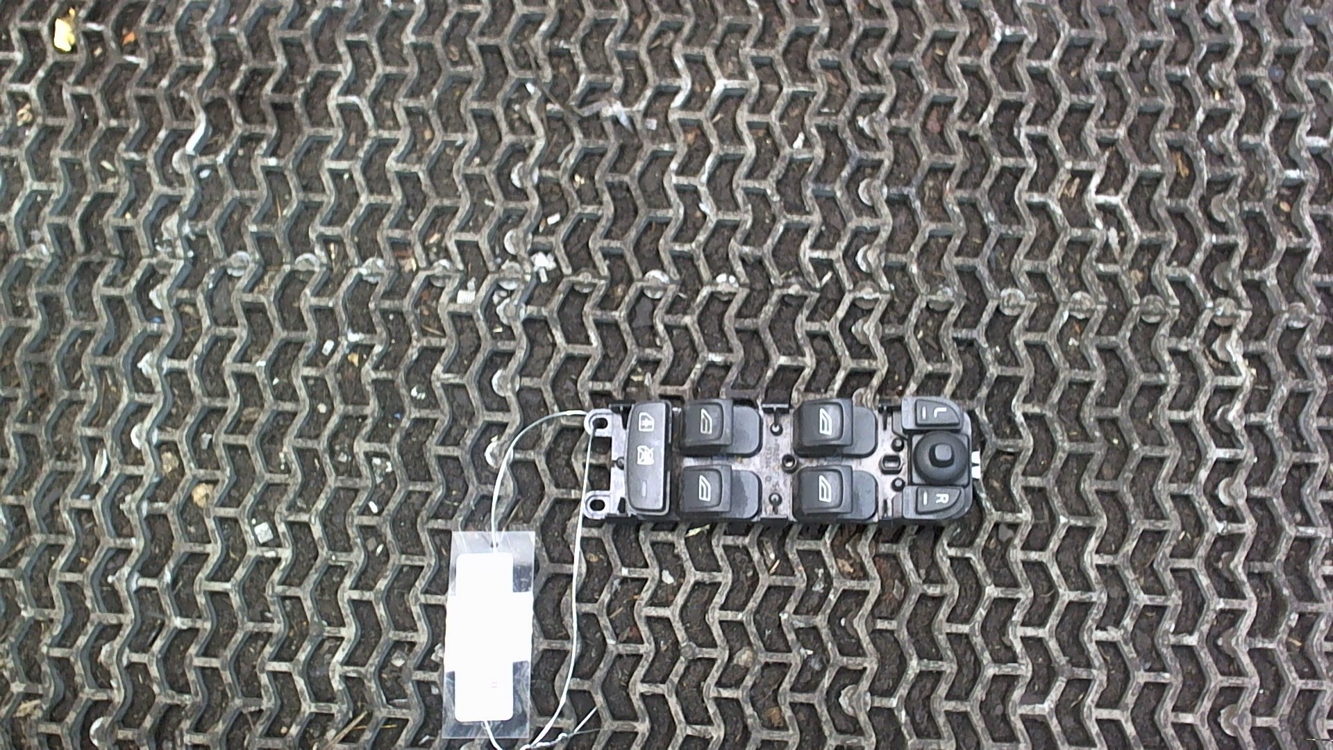 Кнопка стеклоподъемника