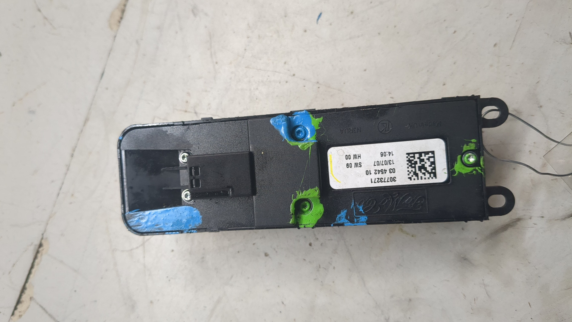 Кнопка стеклоподъемника