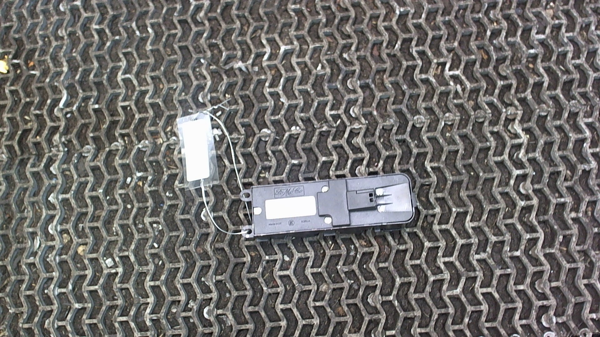 Кнопка стеклоподъемника