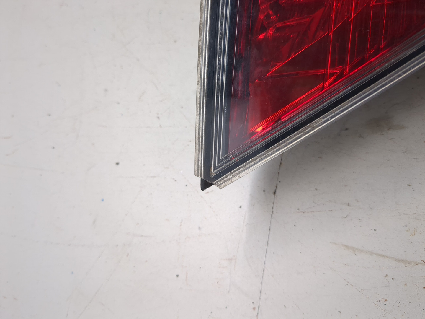 Фонарь задний внутренний левый