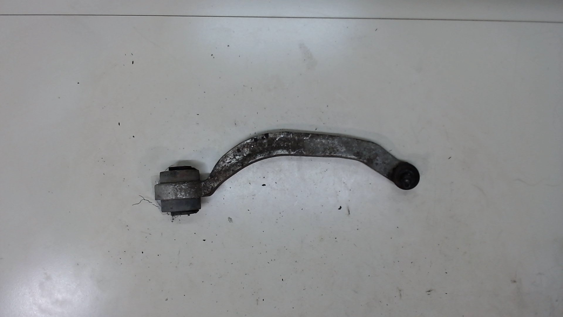 Рычаг передний правый