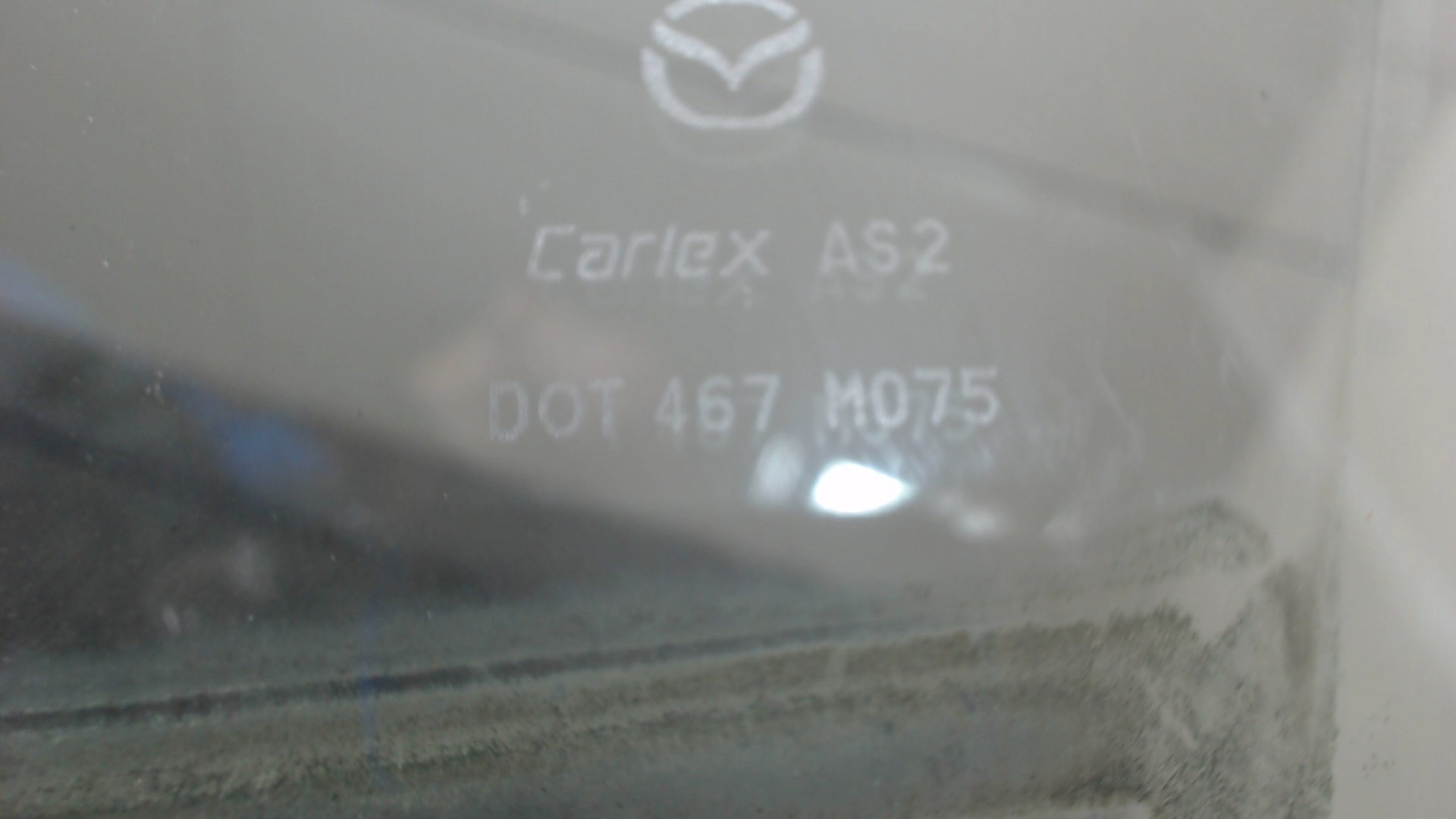 Стекло двери передней правой