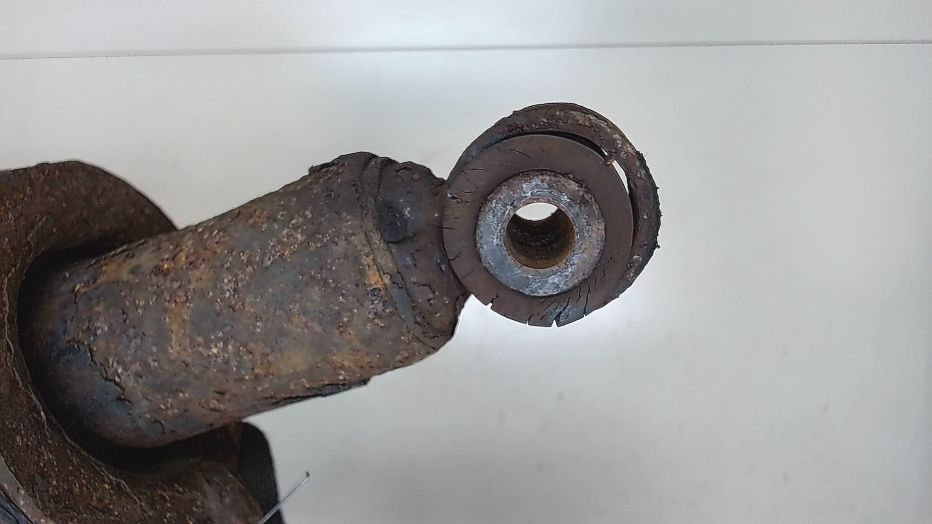 Амортизатор передний