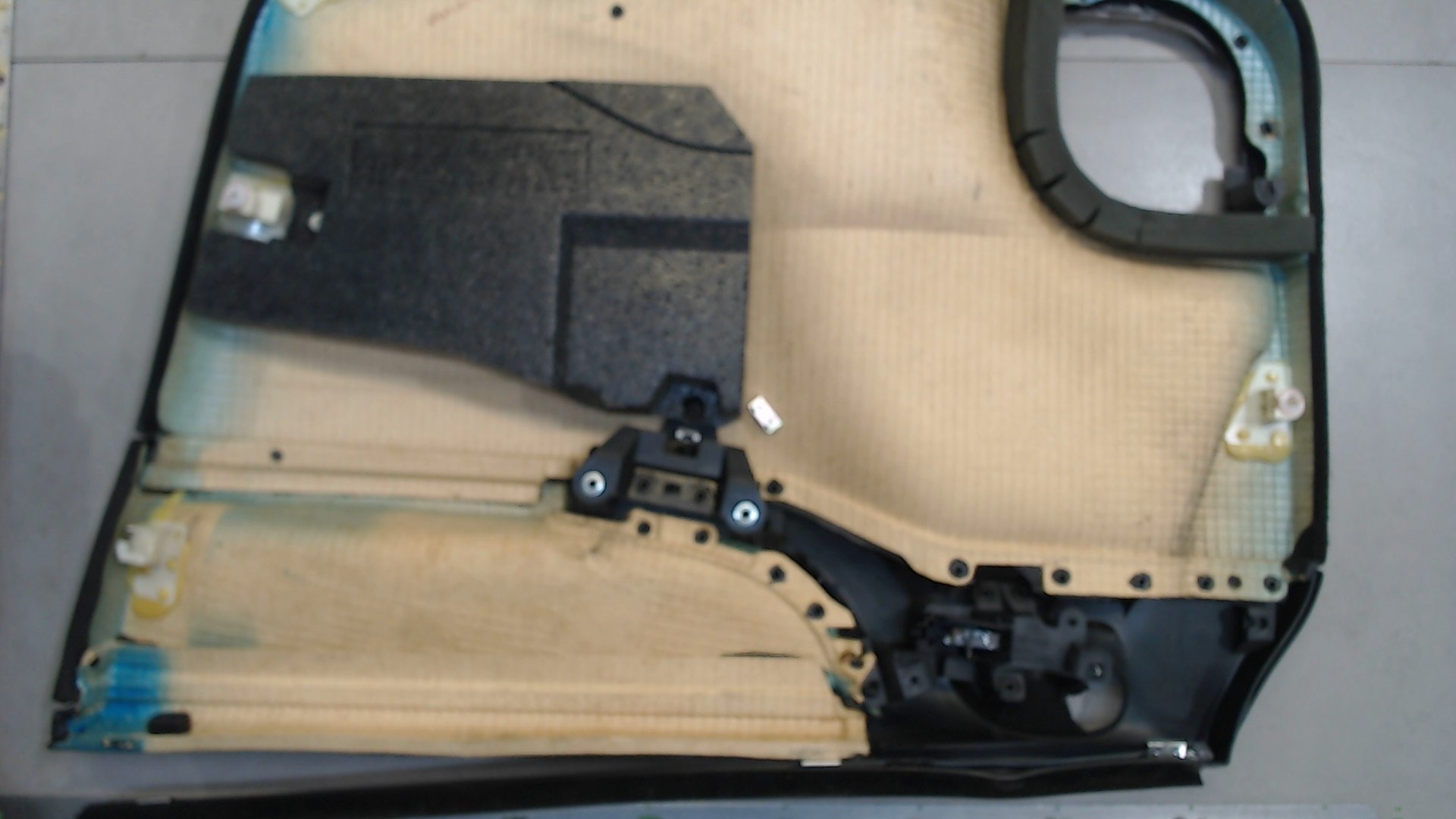 Ручка двери передней внутренняя левая