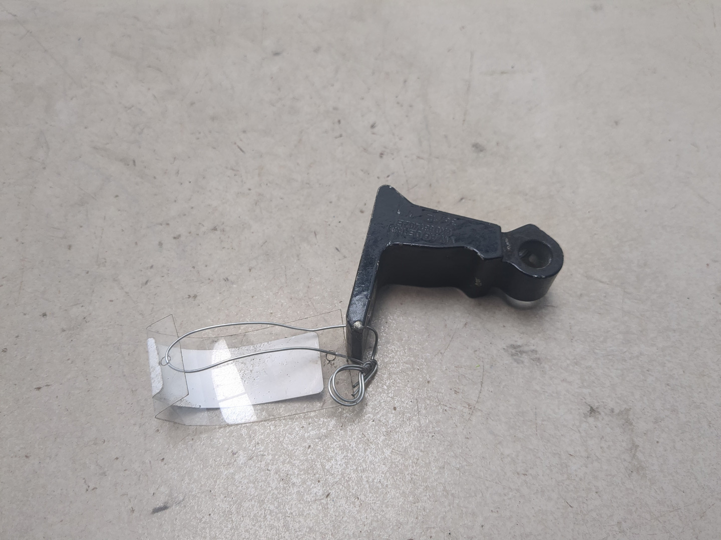 Петля двери передней