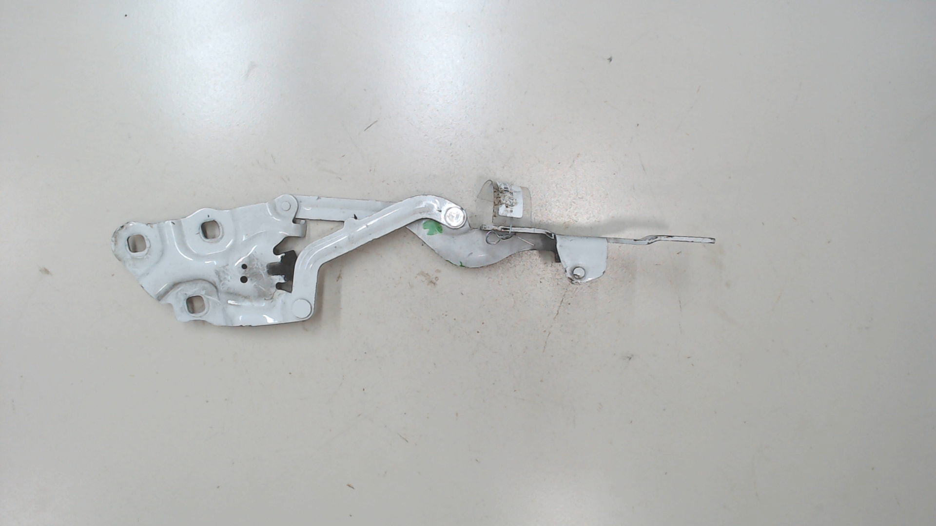 Петля капота левая