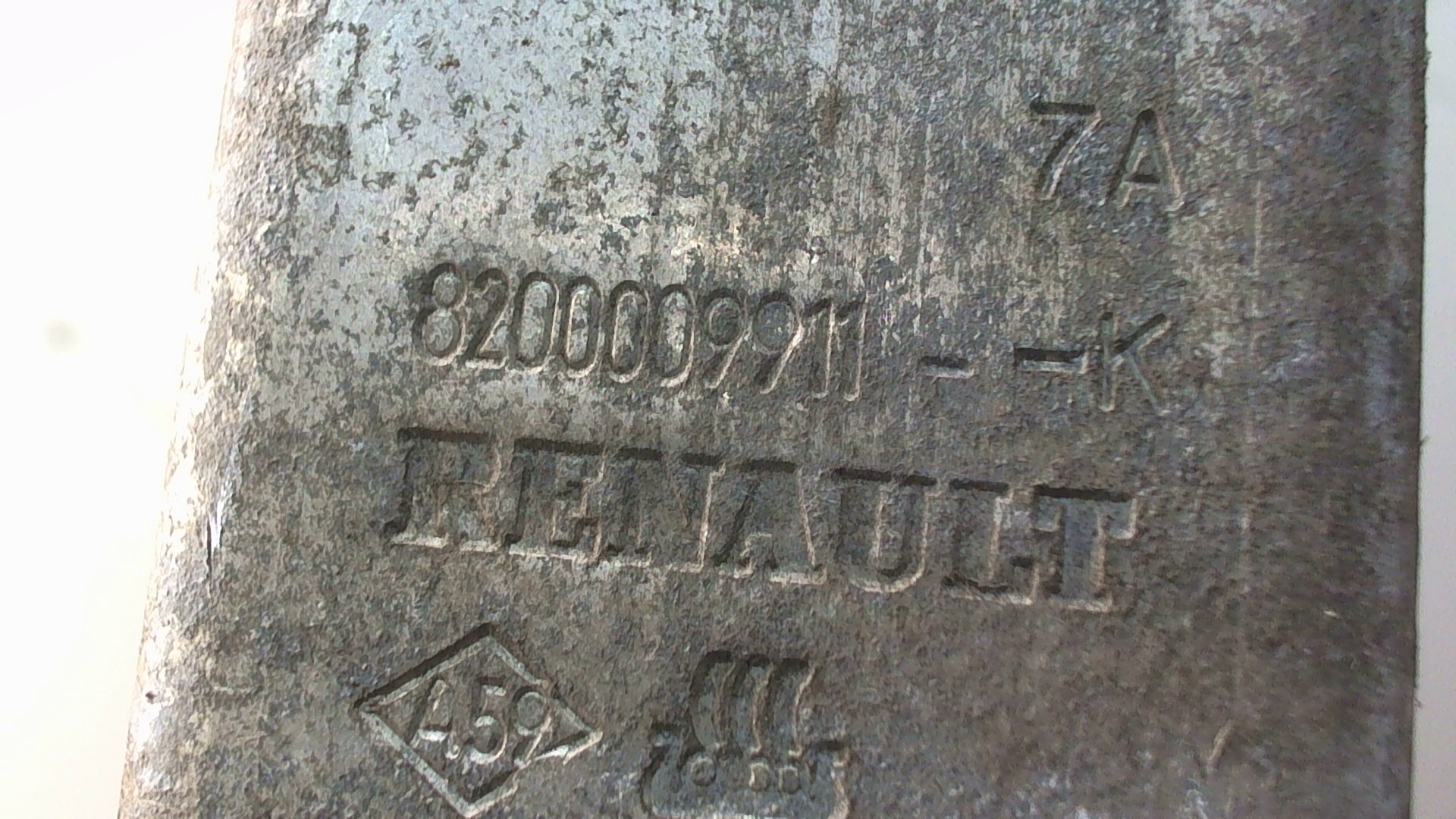 Усилитель переднего бампера