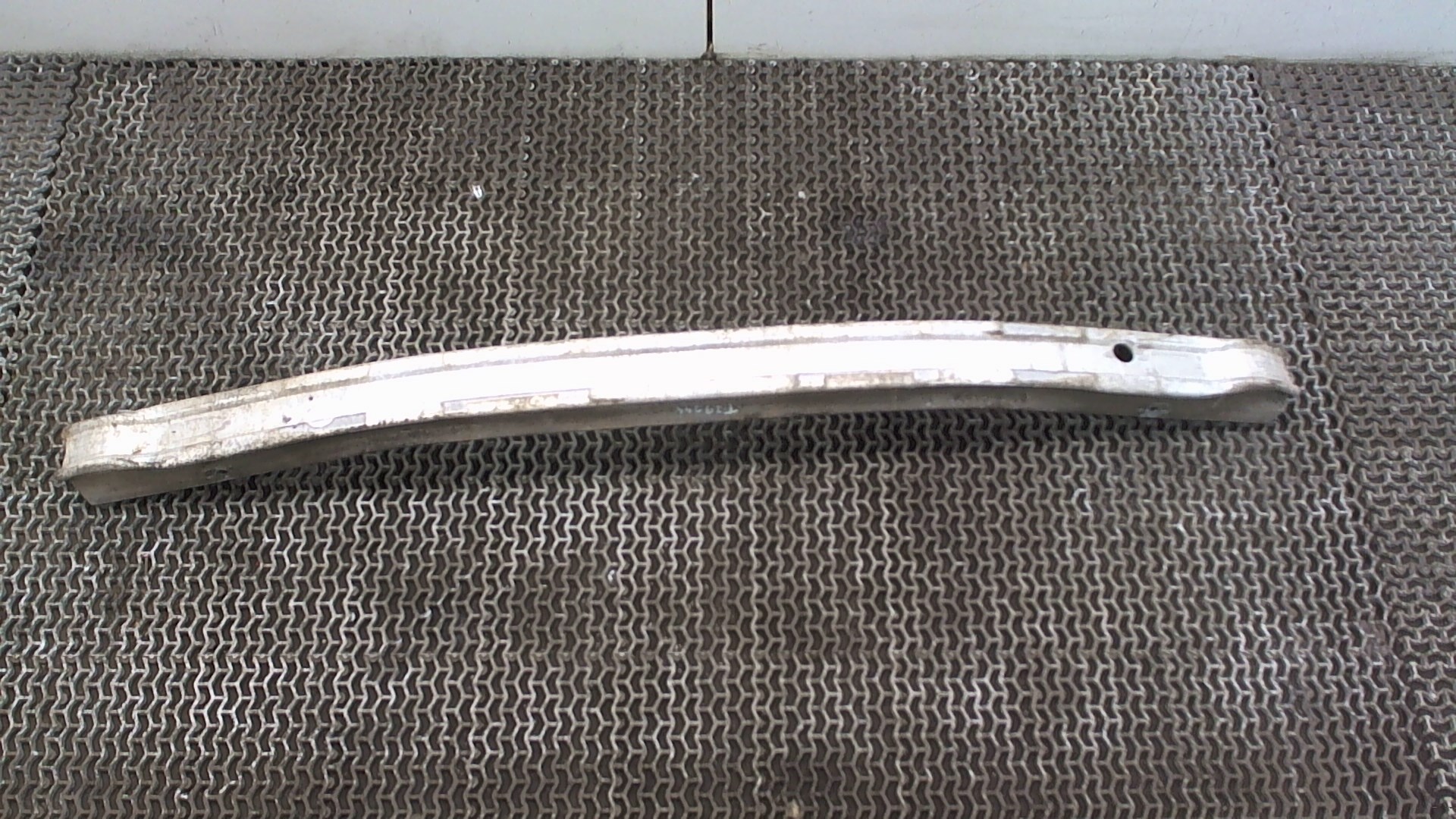 Усилитель переднего бампера