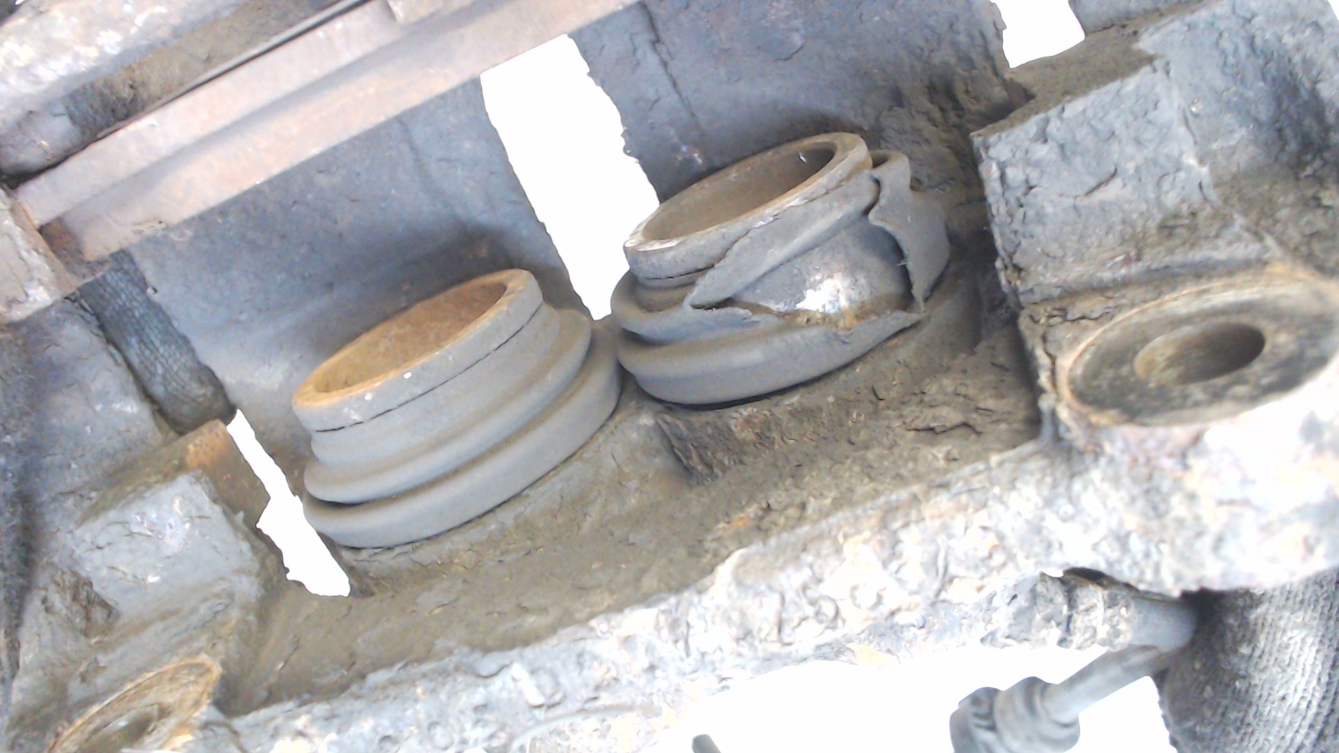 Суппорт передний левый