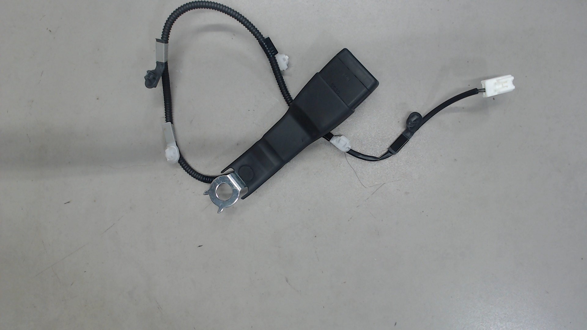 Ответная часть ремня безопасности