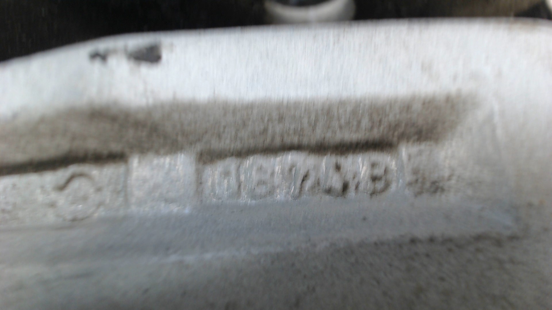 Петля крышки багажника