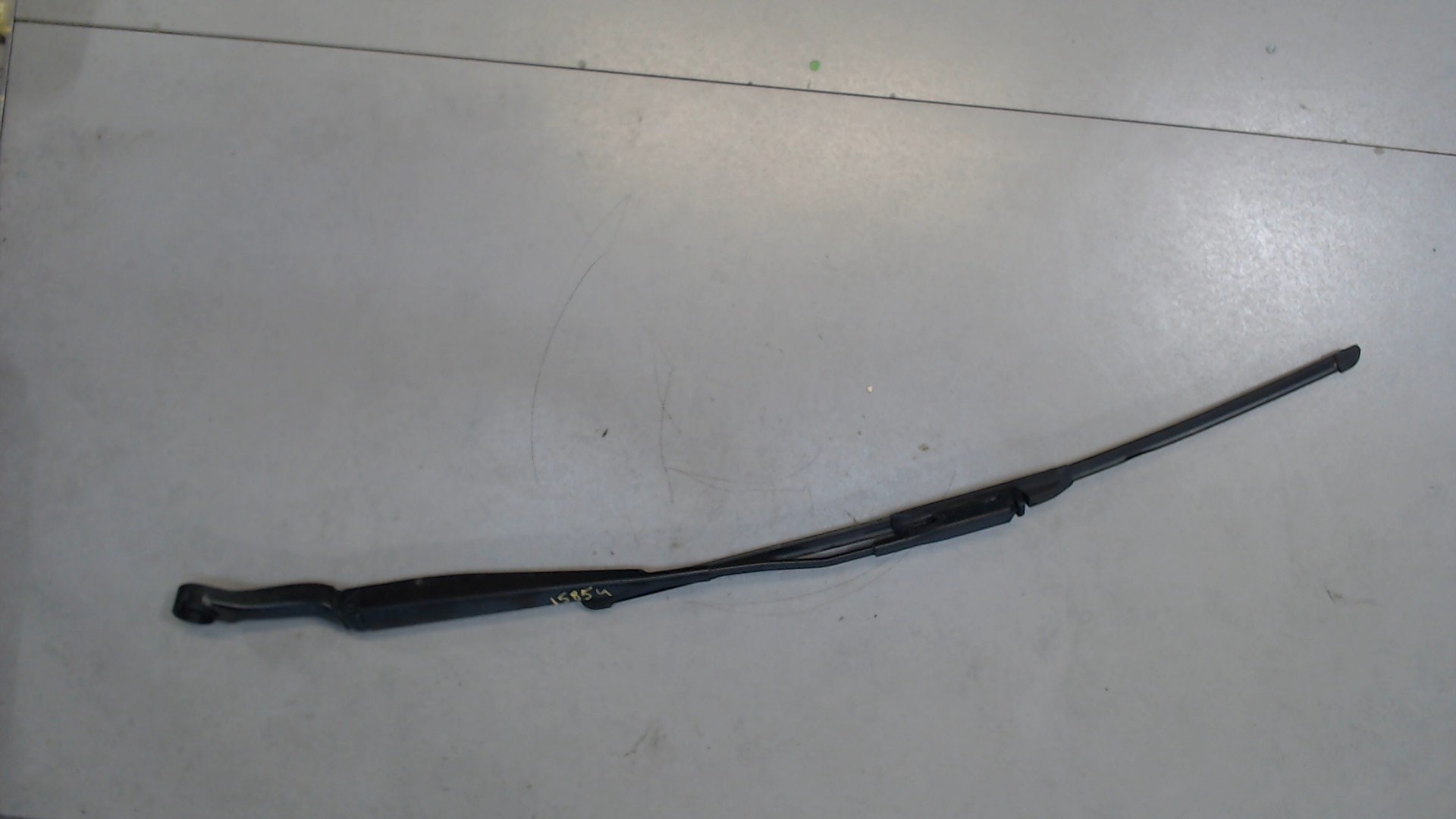 Поводок стеклоочистителя передний левый