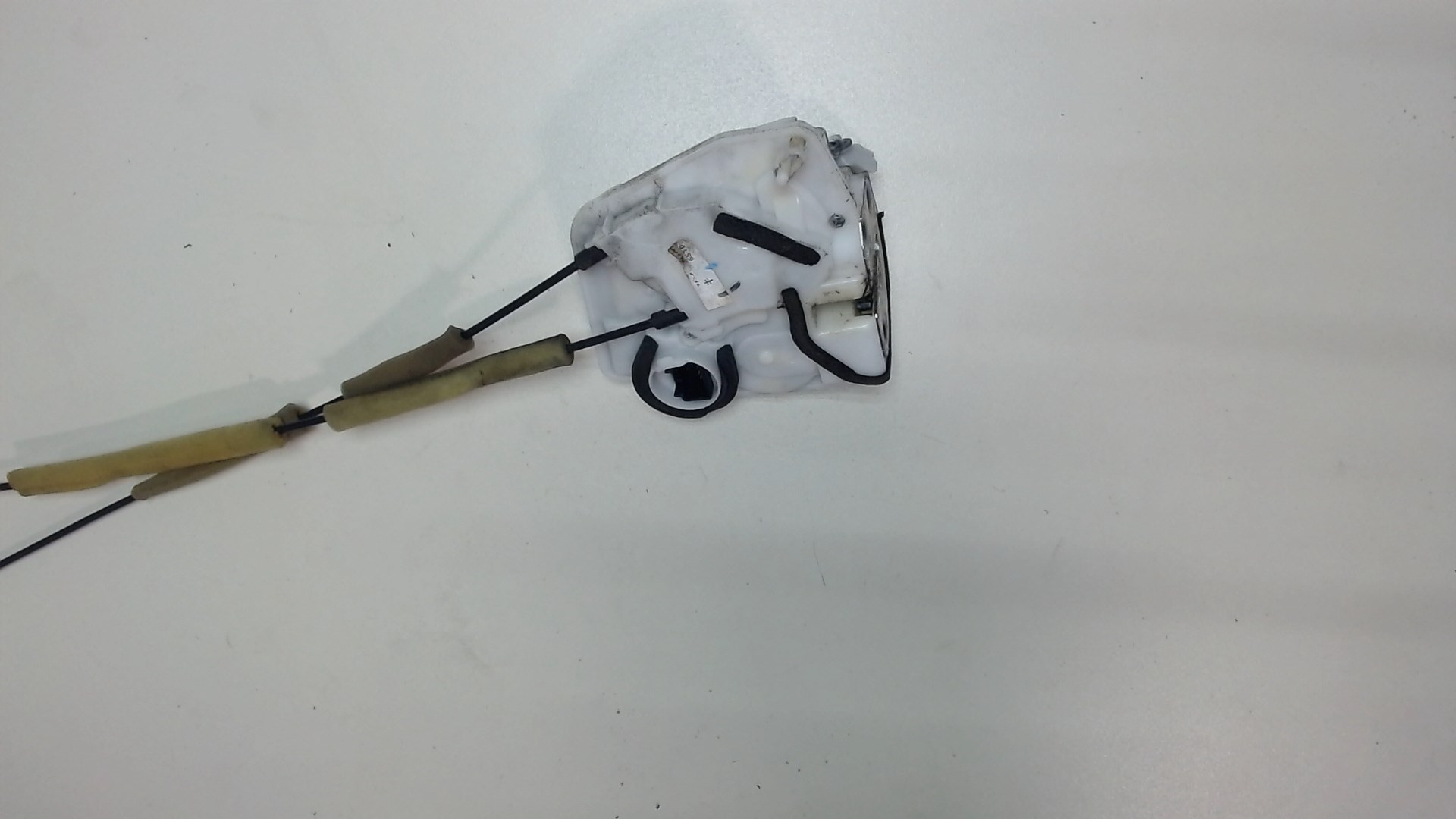 Замок двери задней левой