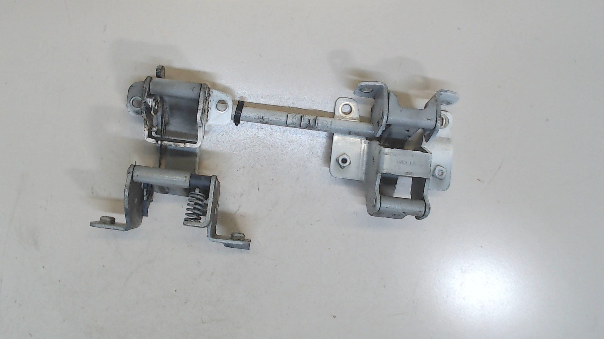 Петля двери