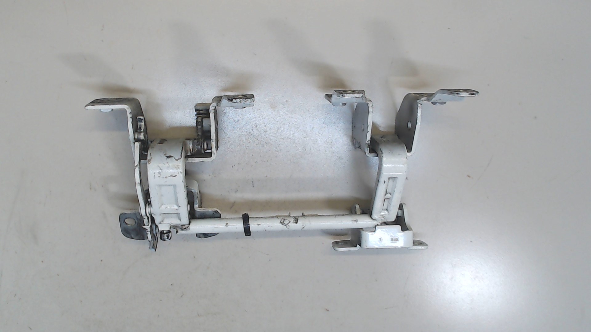 Петля двери