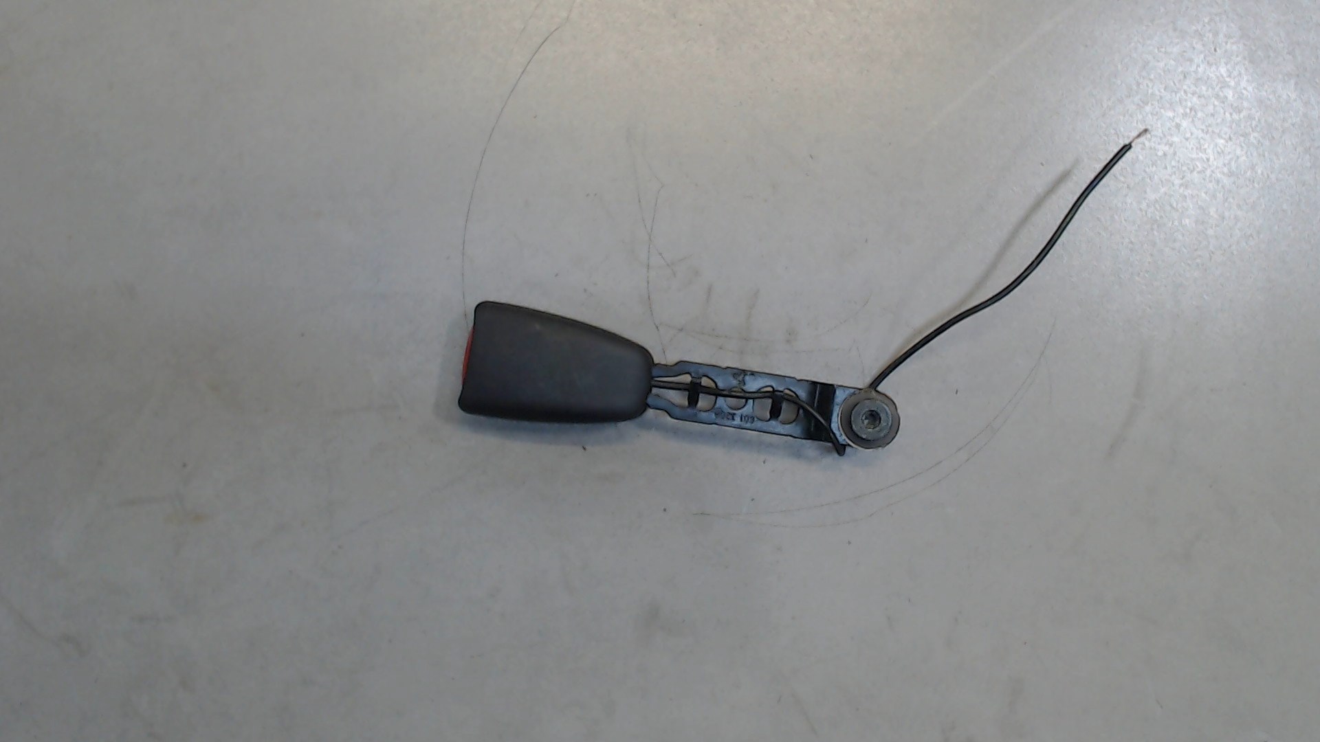 Ответная часть ремня безопасности