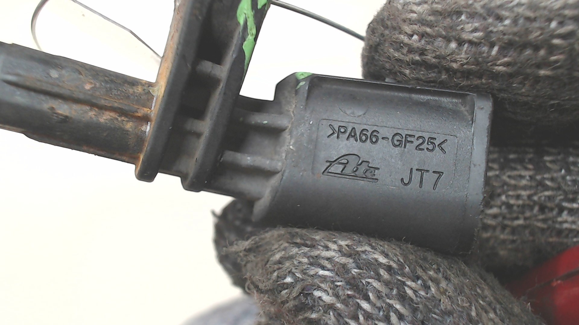 Датчик ABS передний