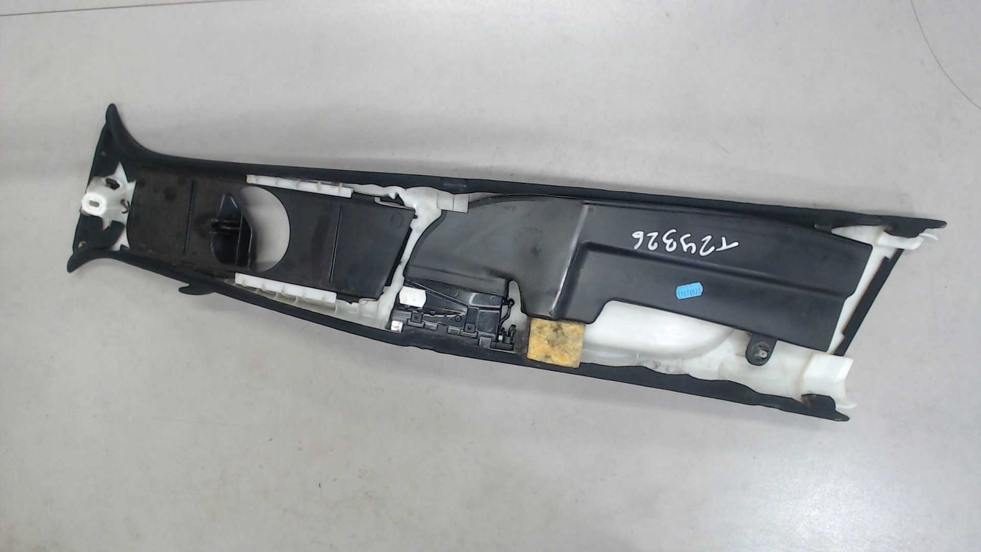 Обшивка стойки