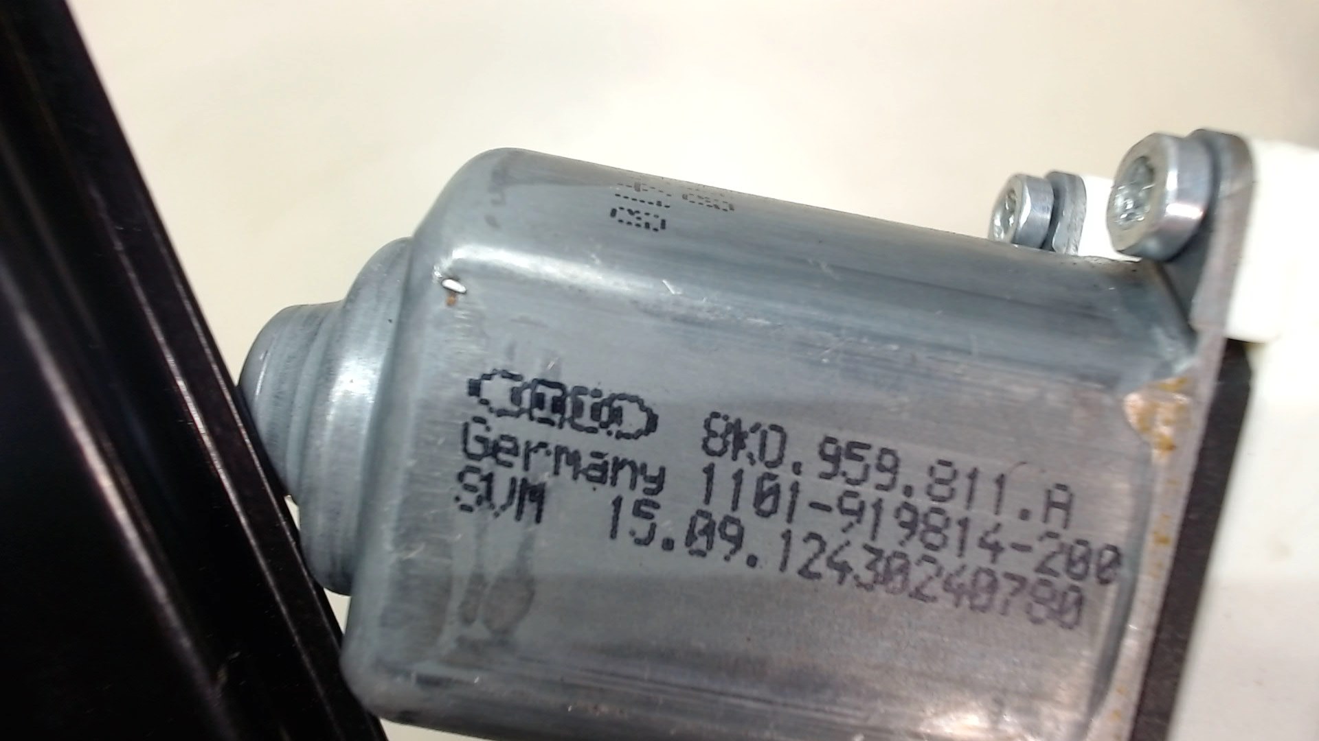 Стеклоподъемник электр. задний левый