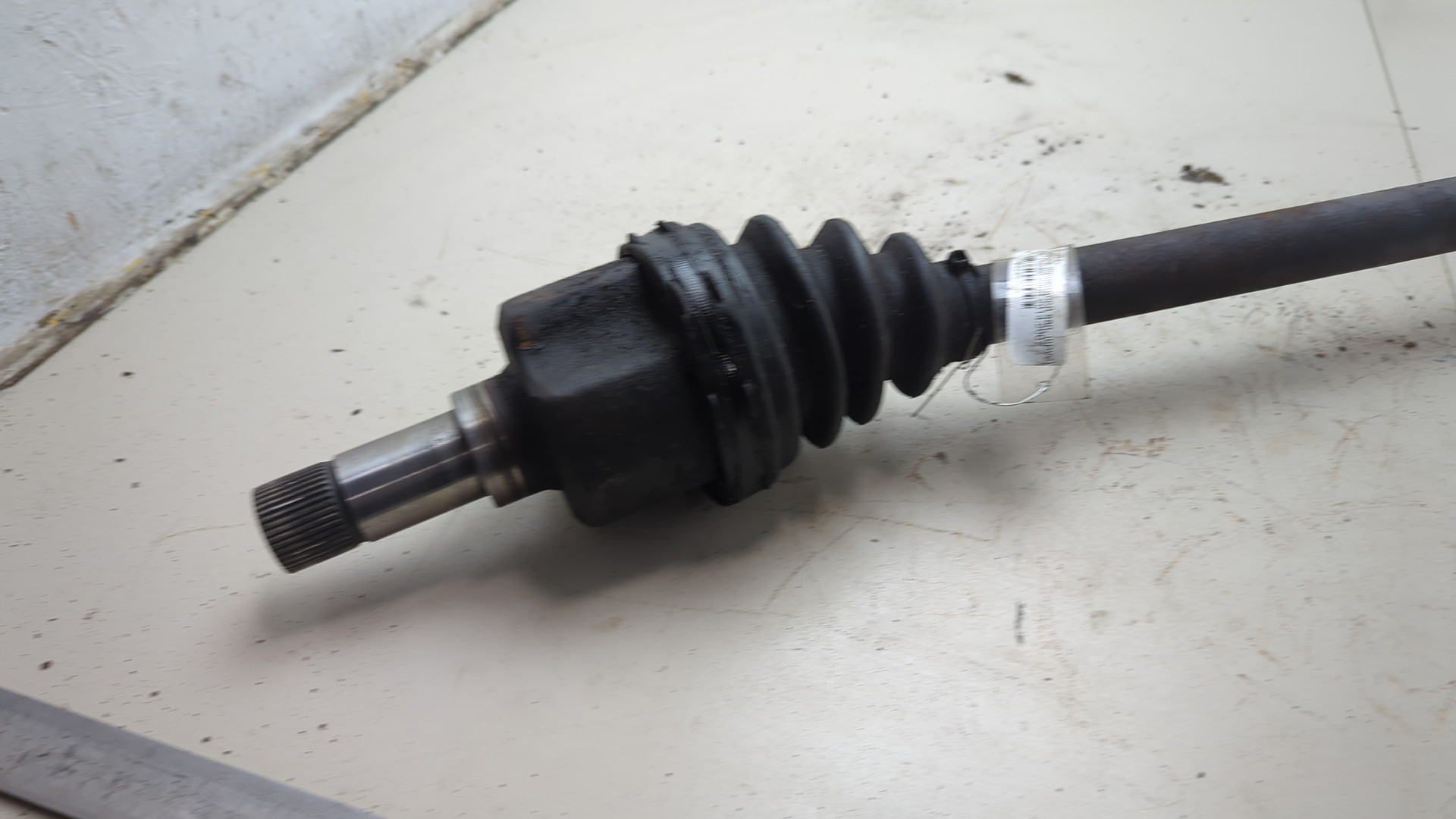 Полуось передняя левая