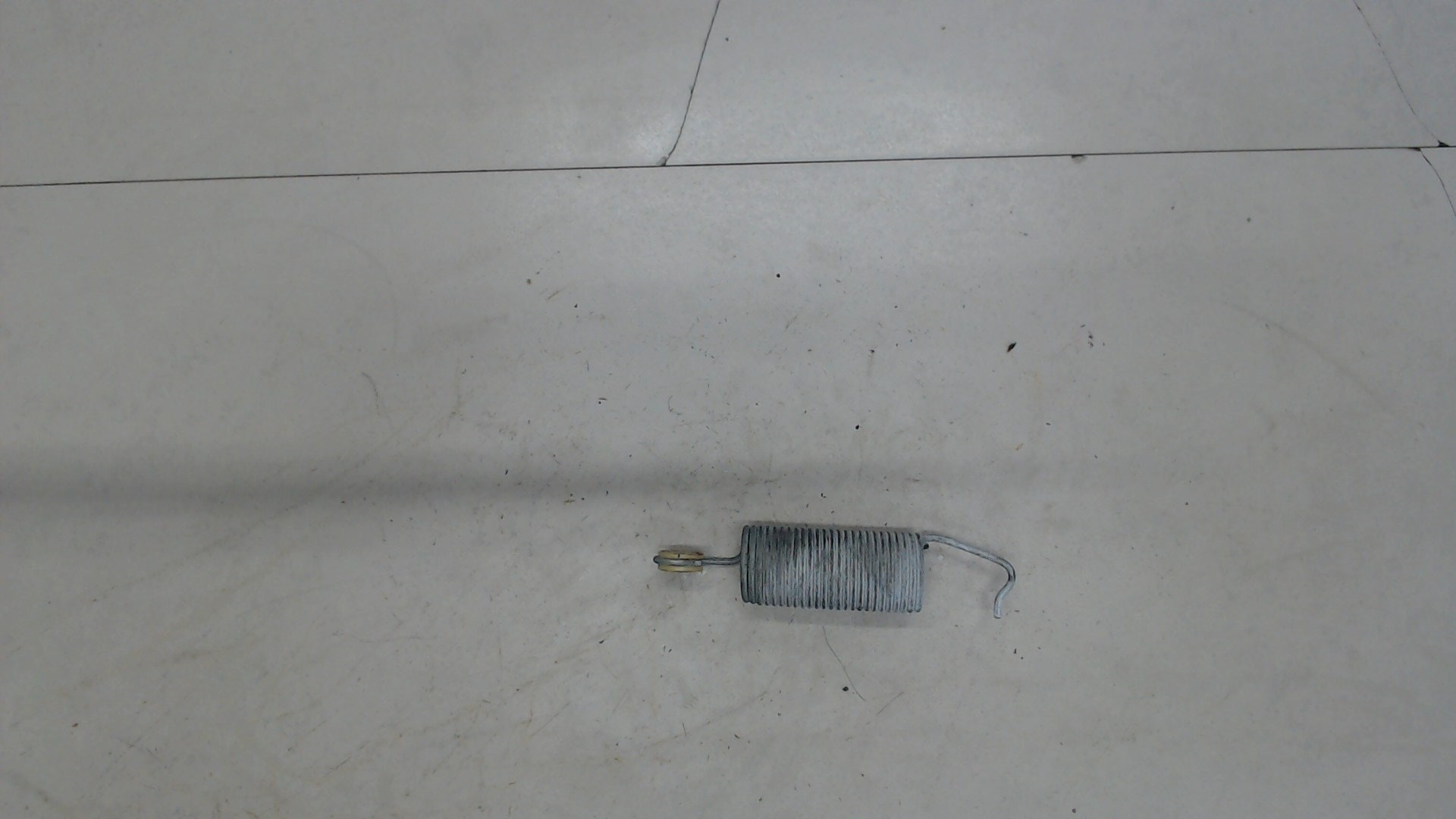 Пружина крышки багажника правая