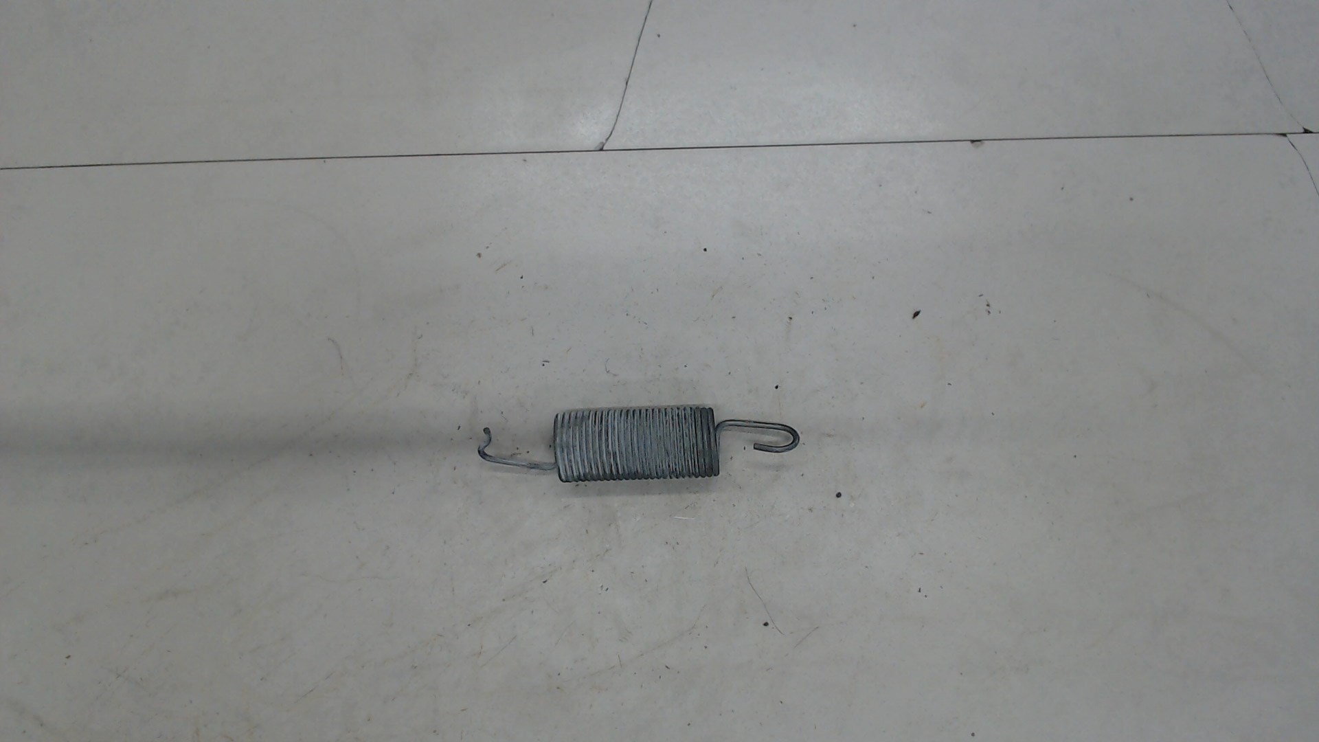 Пружина крышки багажника правая