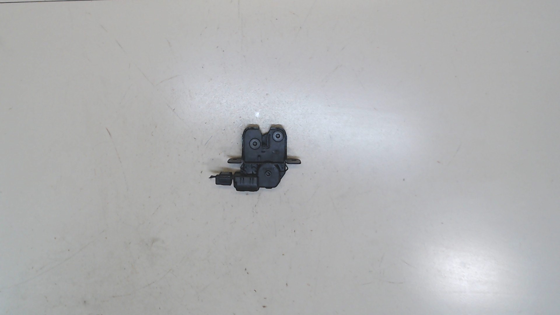 Замок багажника