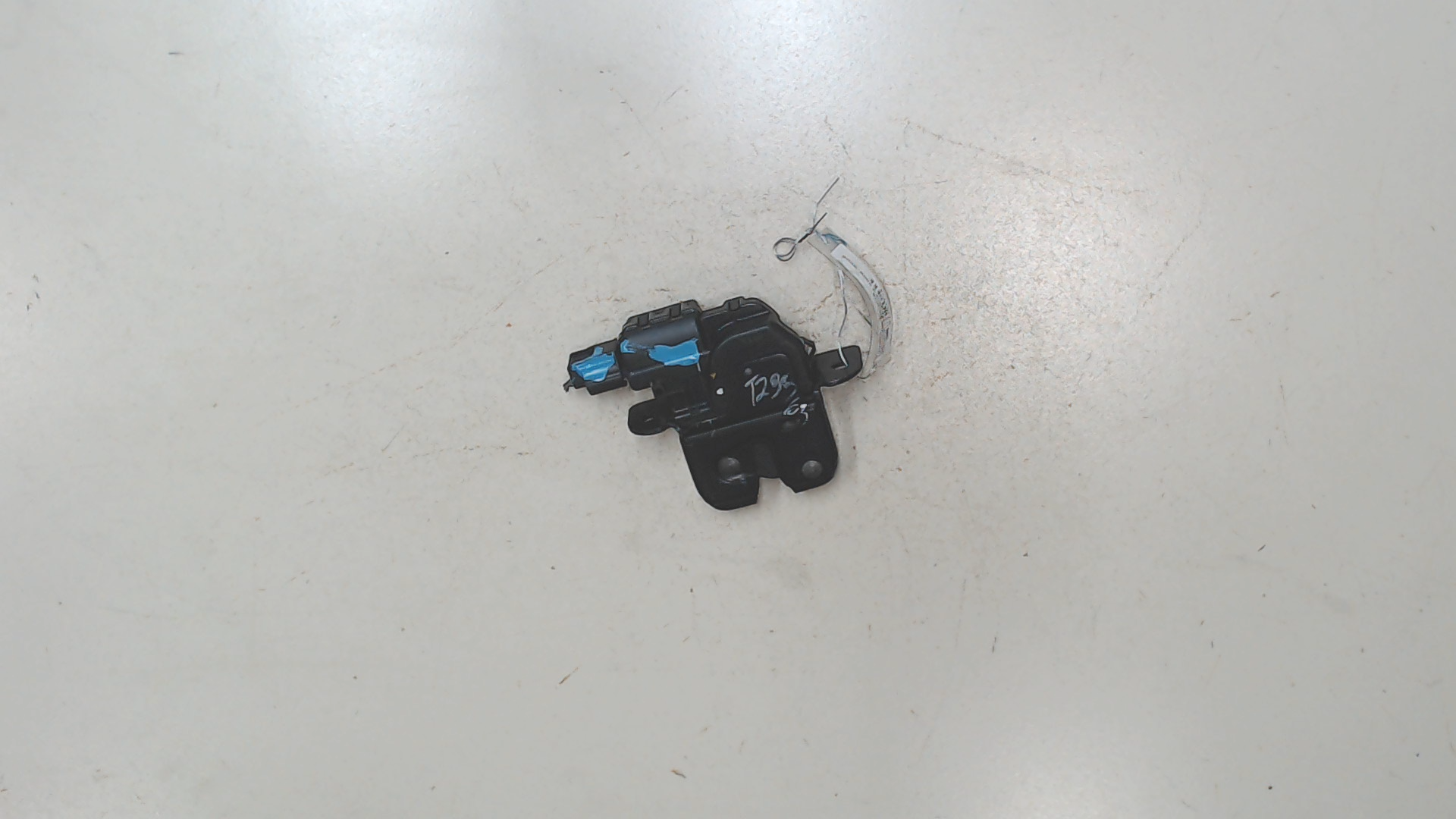 Замок багажника