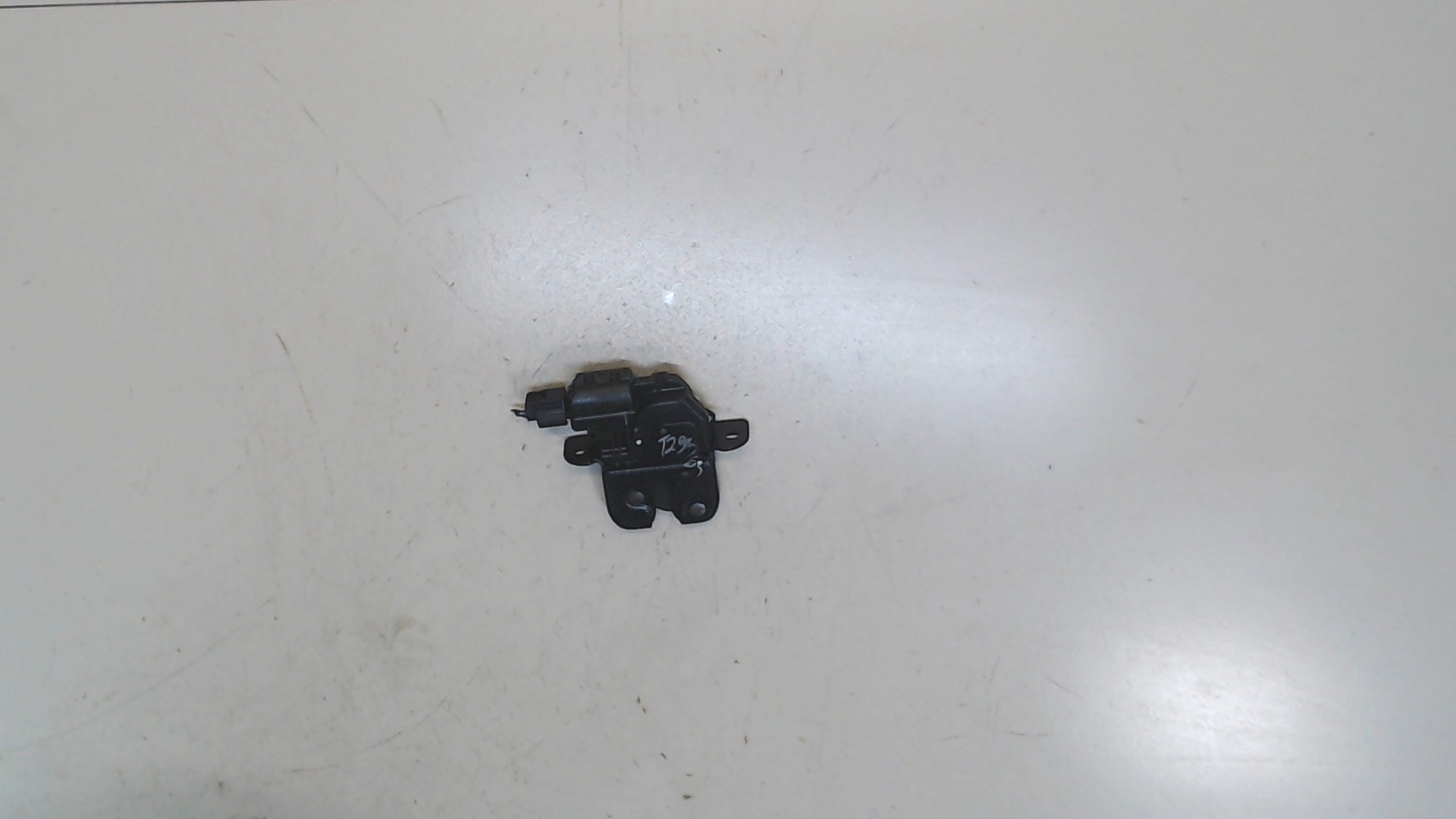 Замок багажника