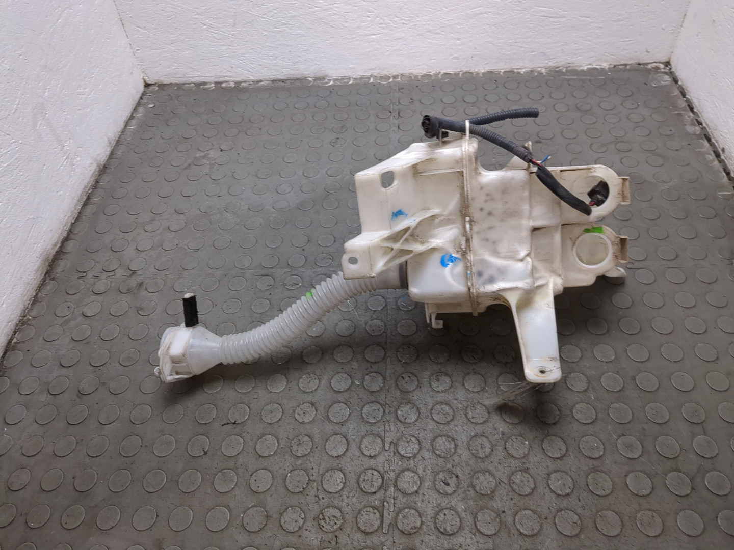 Бачок омывателя лобового стекла