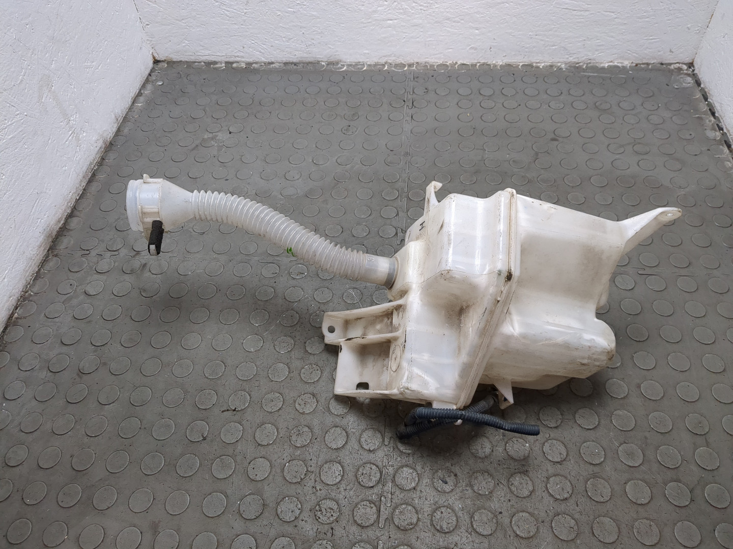 Бачок омывателя лобового стекла