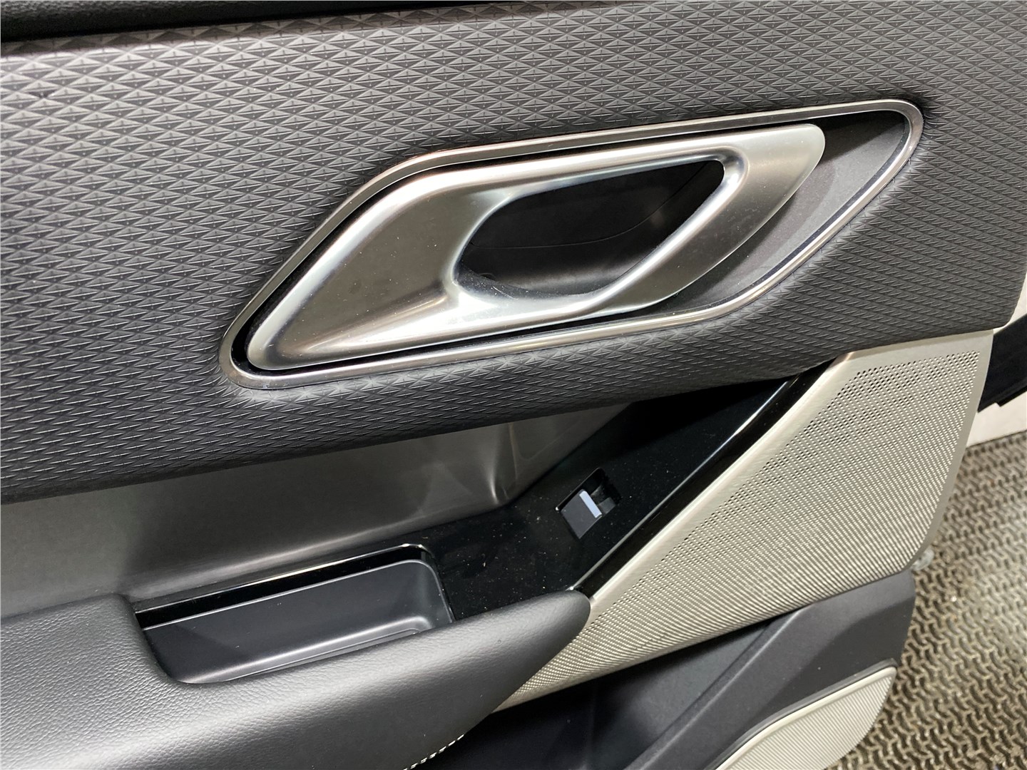 Дверь задняя левая