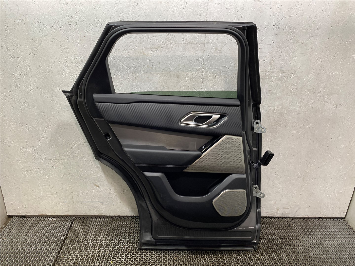 Дверь задняя левая