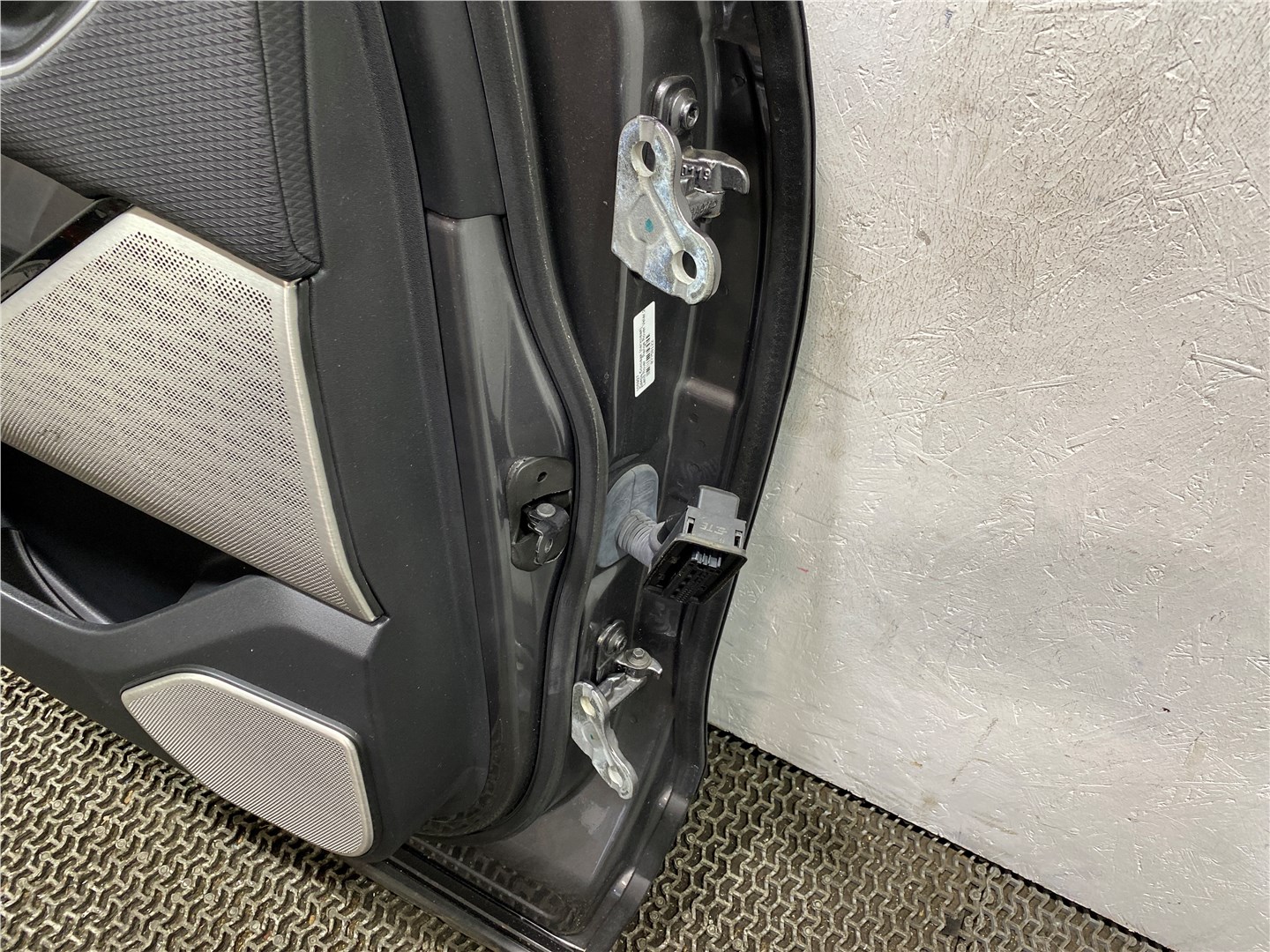 Дверь задняя левая