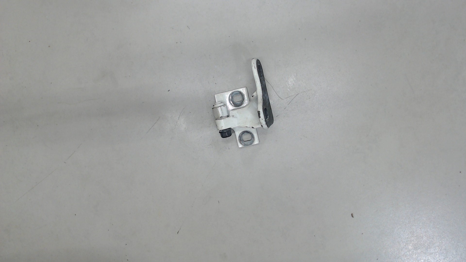 Петля двери