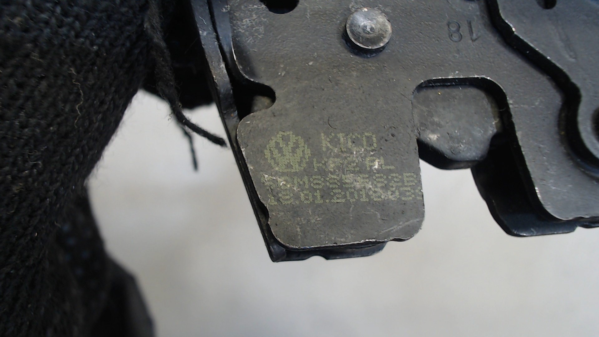 Замок спинки сиденья