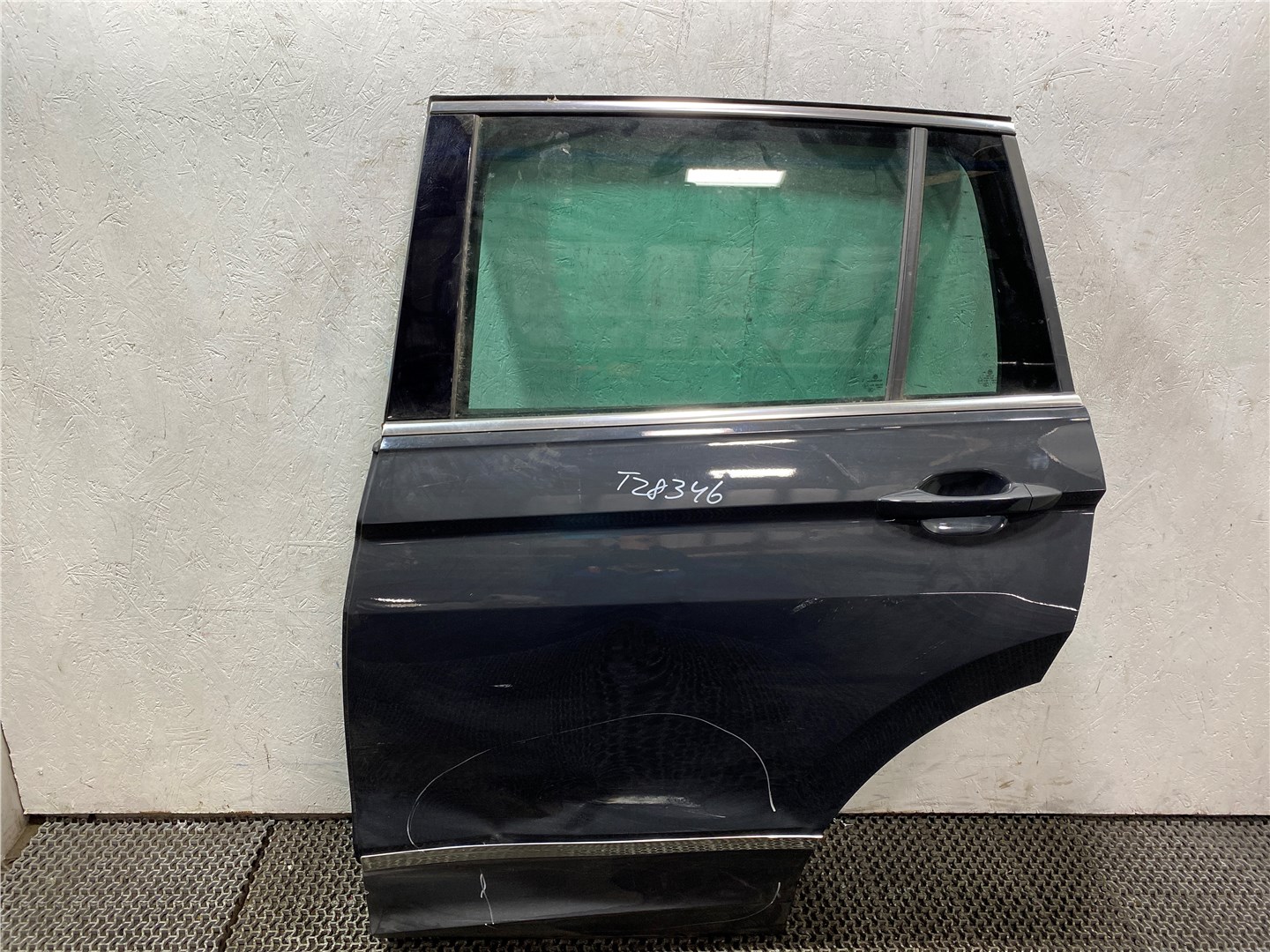 Дверь задняя левая