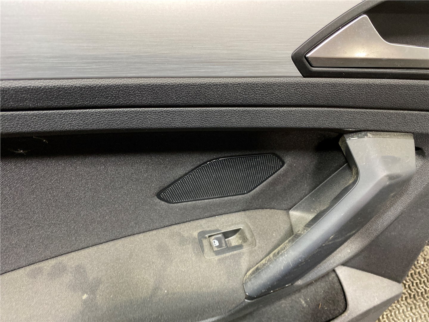 Дверь задняя левая