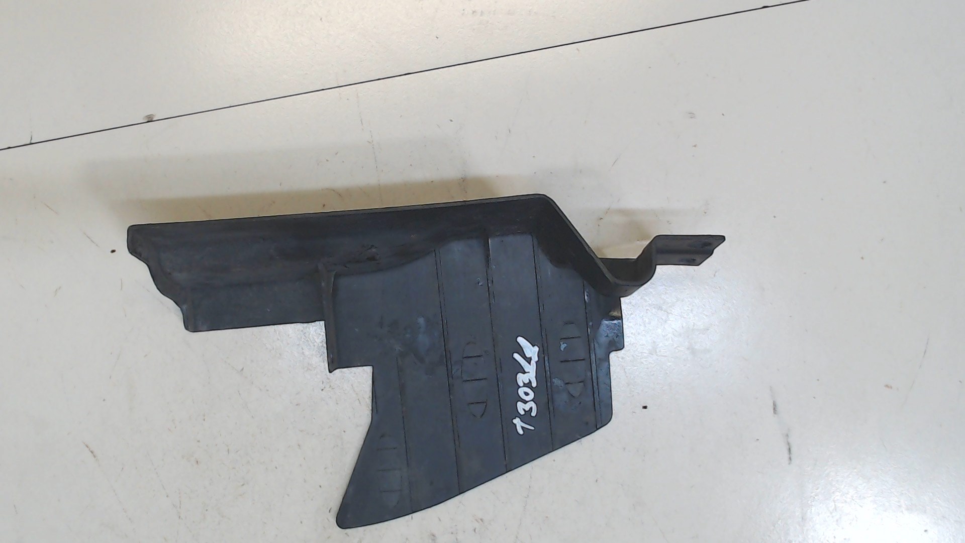 Воздуховод радиатора левый