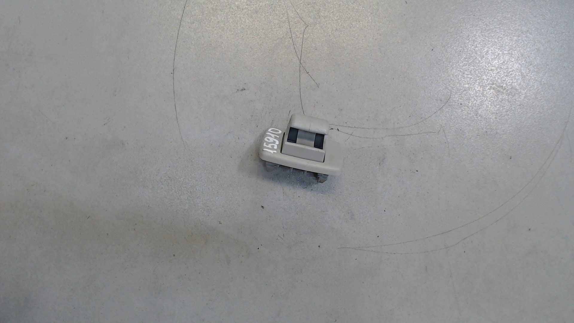 Кронштейн солнцезащитного козырька