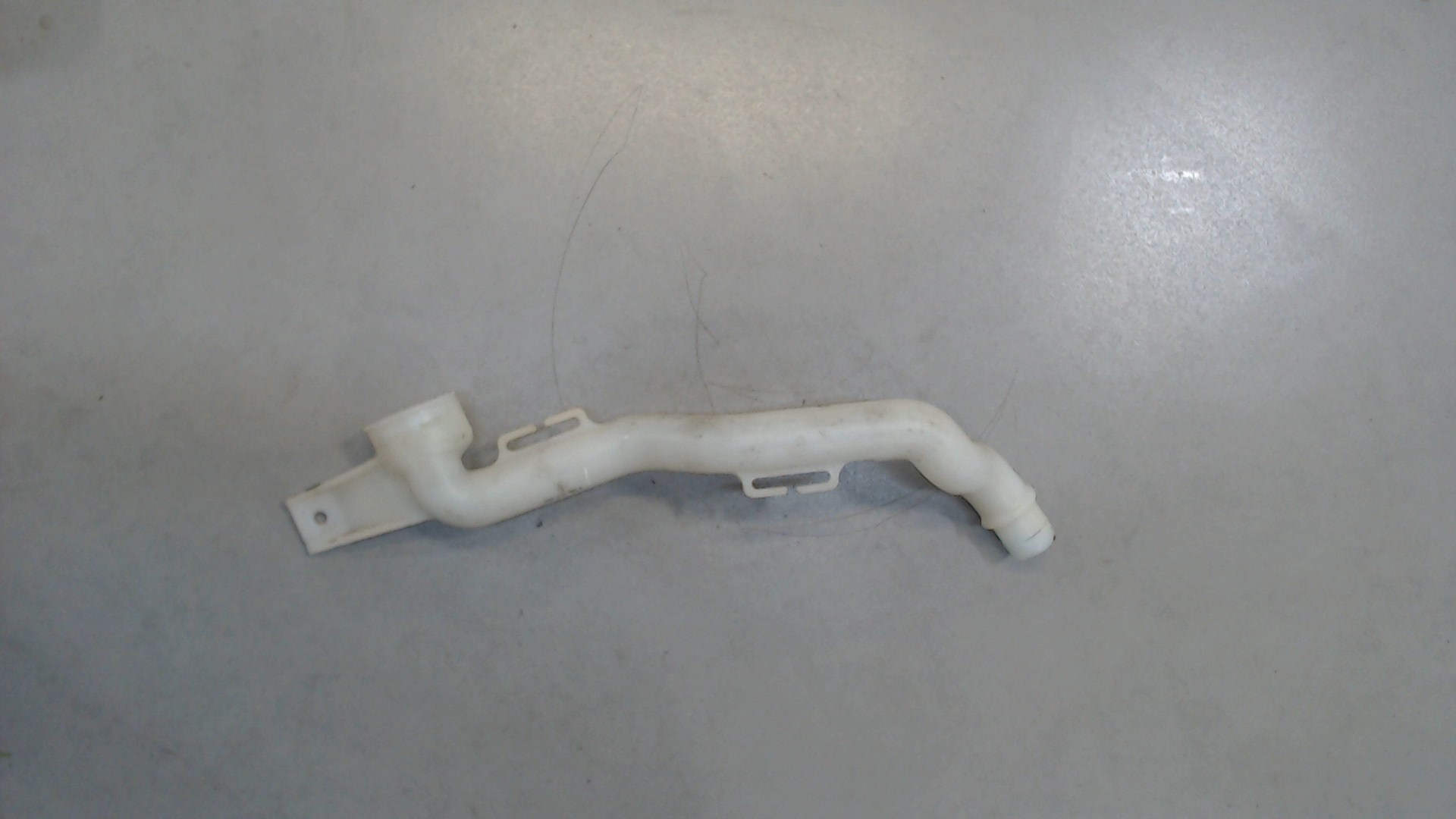 Горловина бачка омывателя