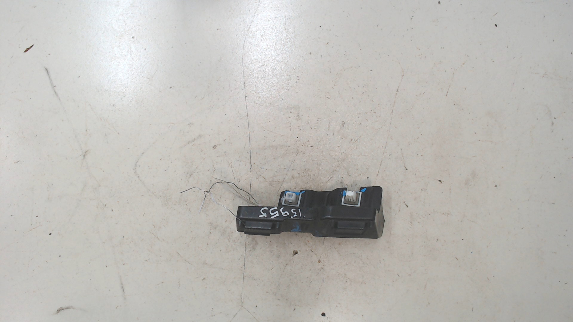 Кронштейн заднего бампера левый