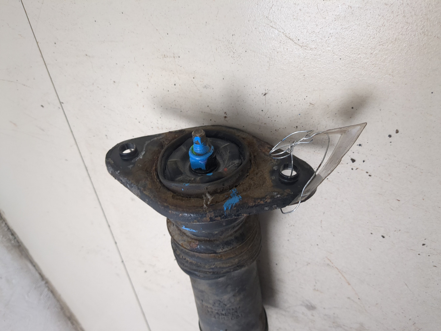 Амортизатор задний (стойка)